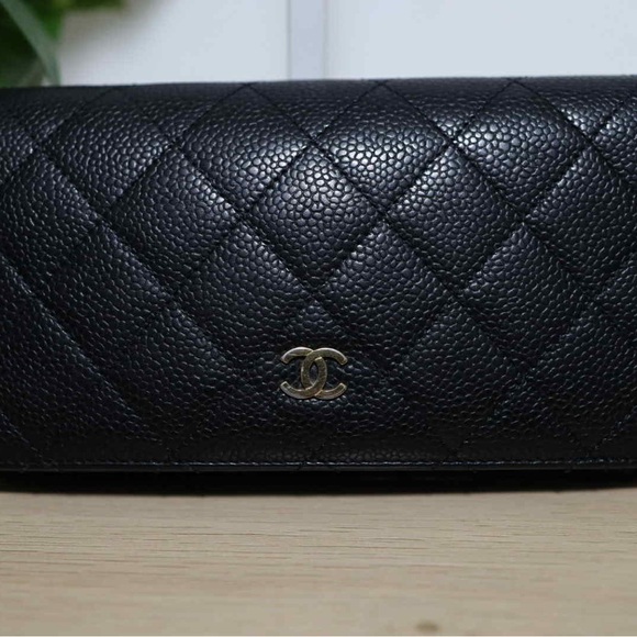 Chanel Black Quilted Leather Clutch with Gold Hardware - Picture 2 of 7